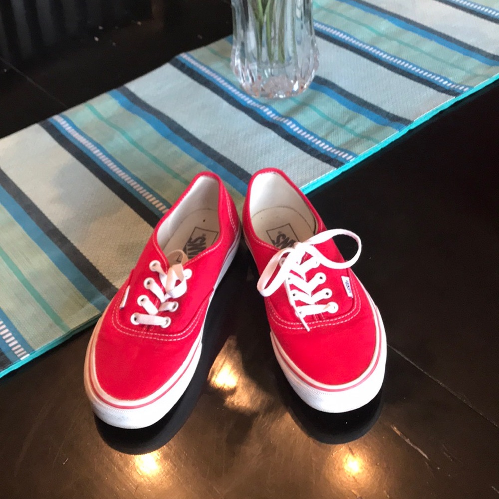 Mens 5.5 Red lace tied Vans